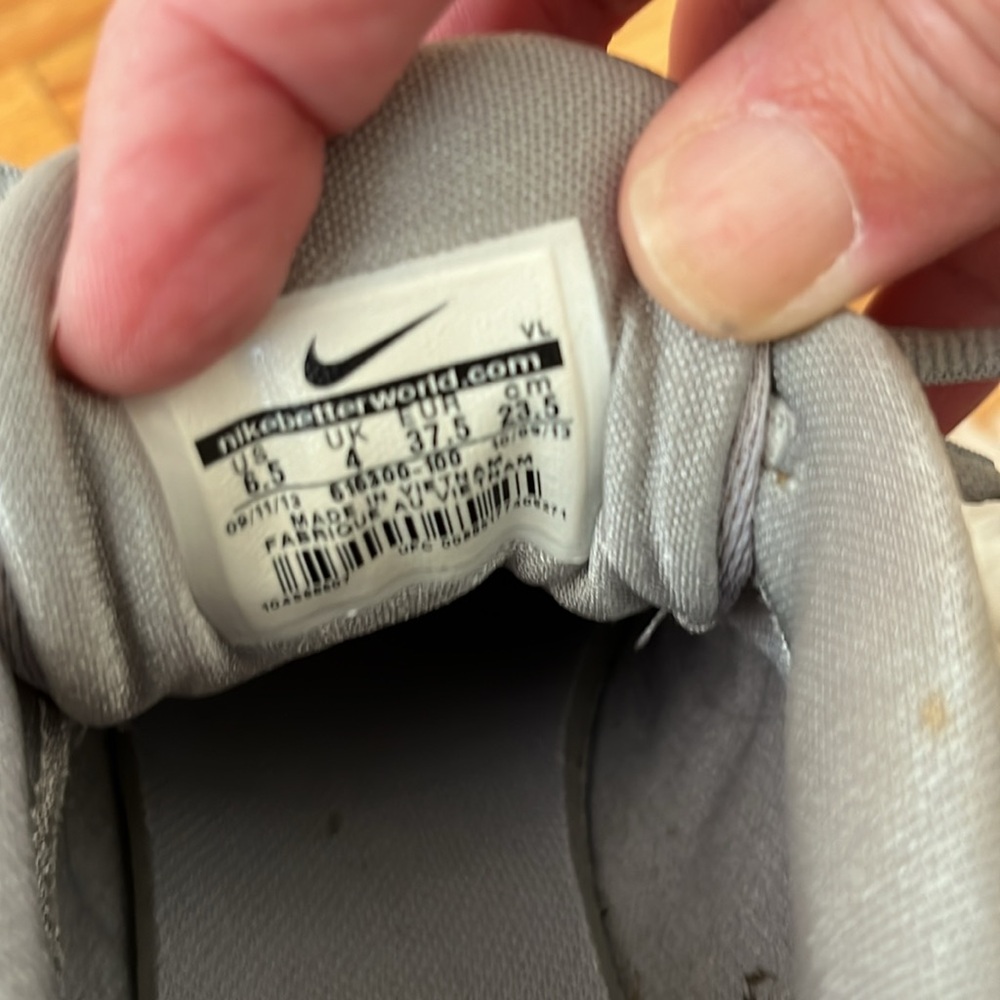 Nike women’s lacrosse cleats size 6.5 - Picture 6 of 8